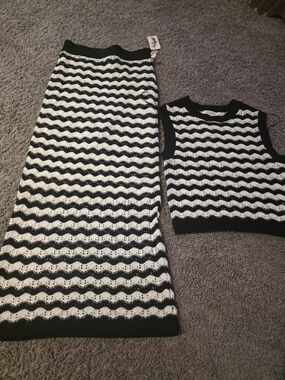 Jessica Simpson Black and White Knit Skirt and Sleeveless Top Matching Set